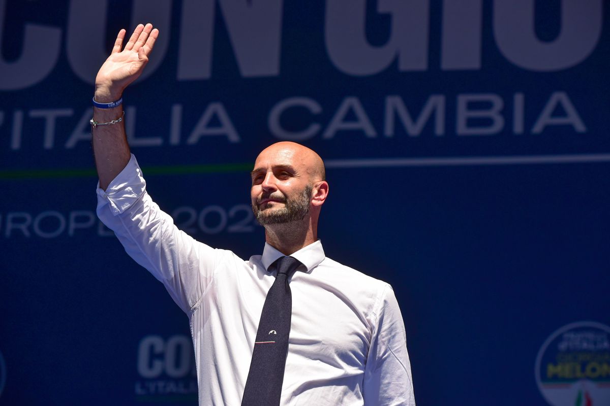 «Spero in una maggioranza di centrodestra stabile. Macron? È in difficoltà e gioca a fare Napoleone»