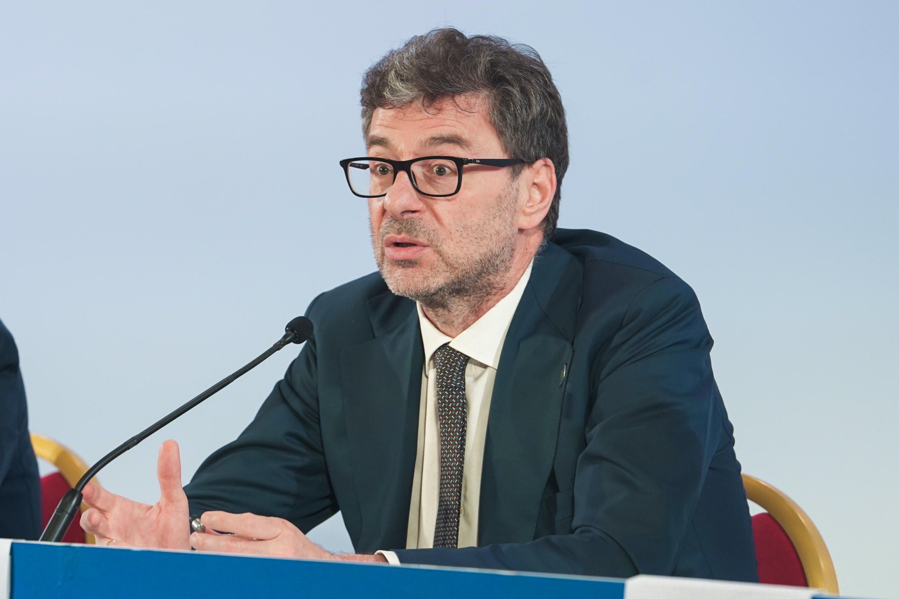 Giorgetti attacca Bruxelles su Ita