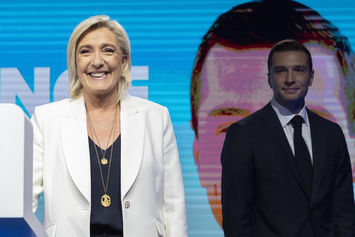 Per Macron è una Waterloo. La Le Pen fa la rivoluzione e lui manda la Francia al voto
