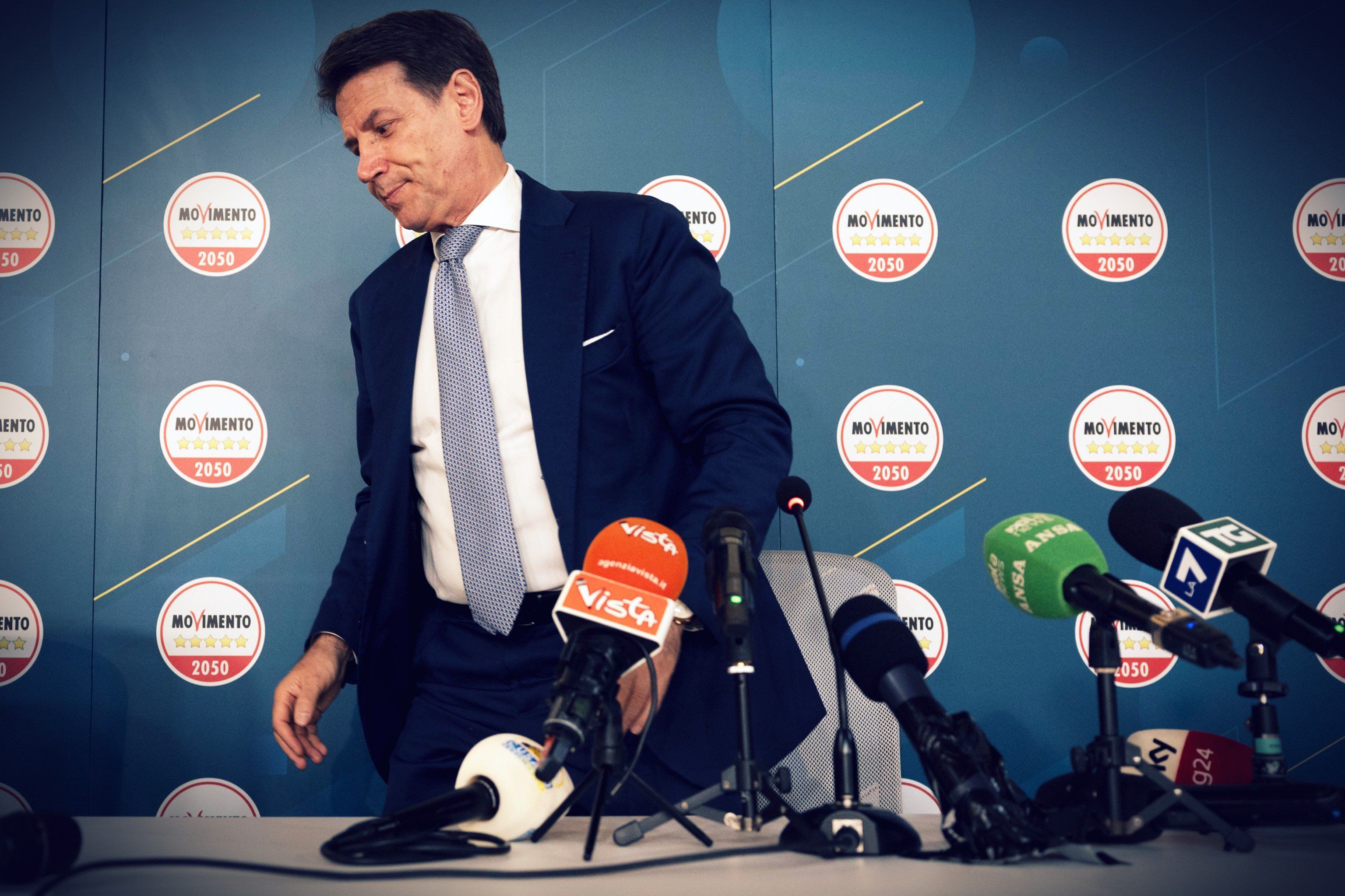 L’Avvocato ha perso la causa. Conte umiliato da Casaleggio: «Dovrebbe dimettersi»