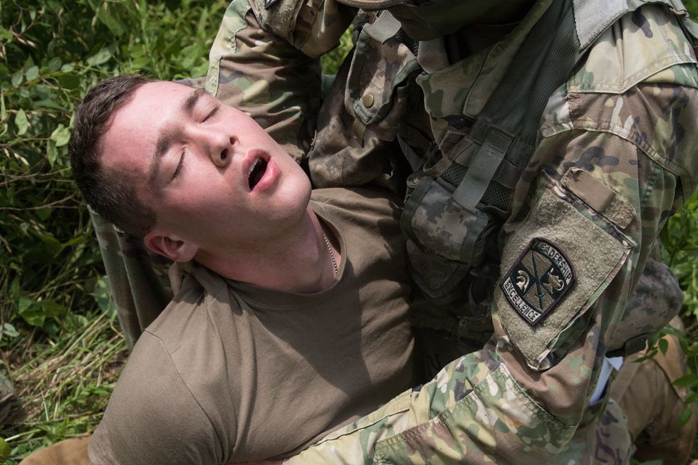 Here’s a military trick that can help you cool down in minutes, even in scorching heat