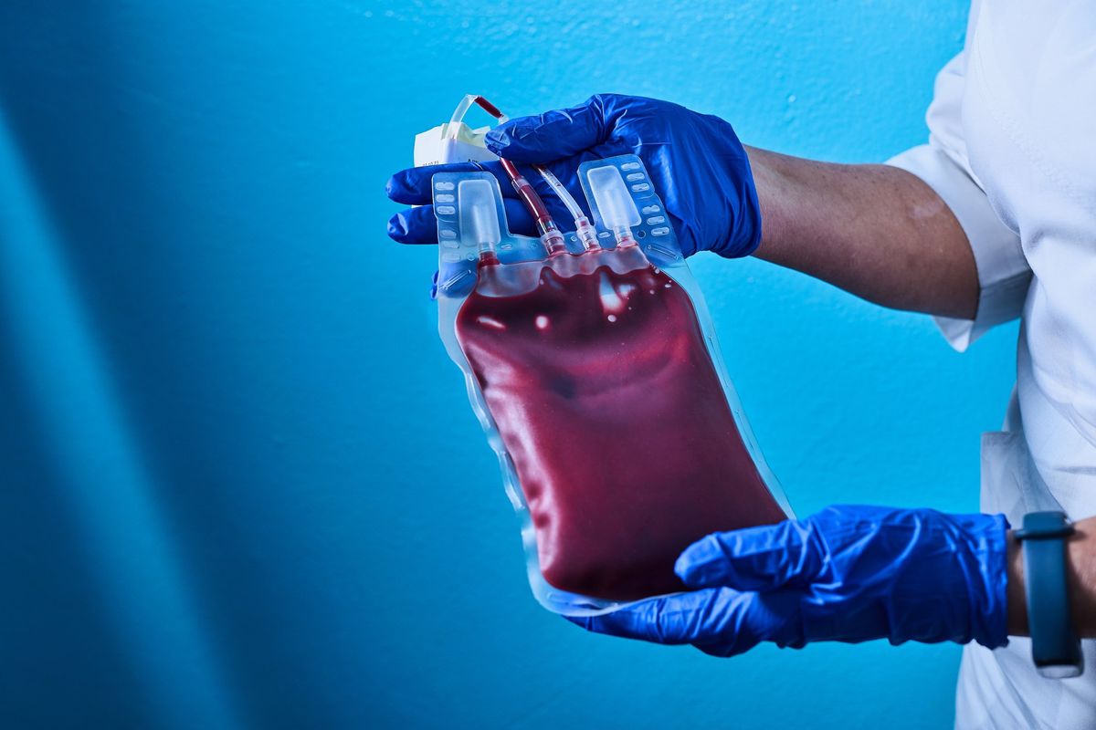 L’ospedale dà il via libera al paziente: trasfusioni solo da donatori no vax