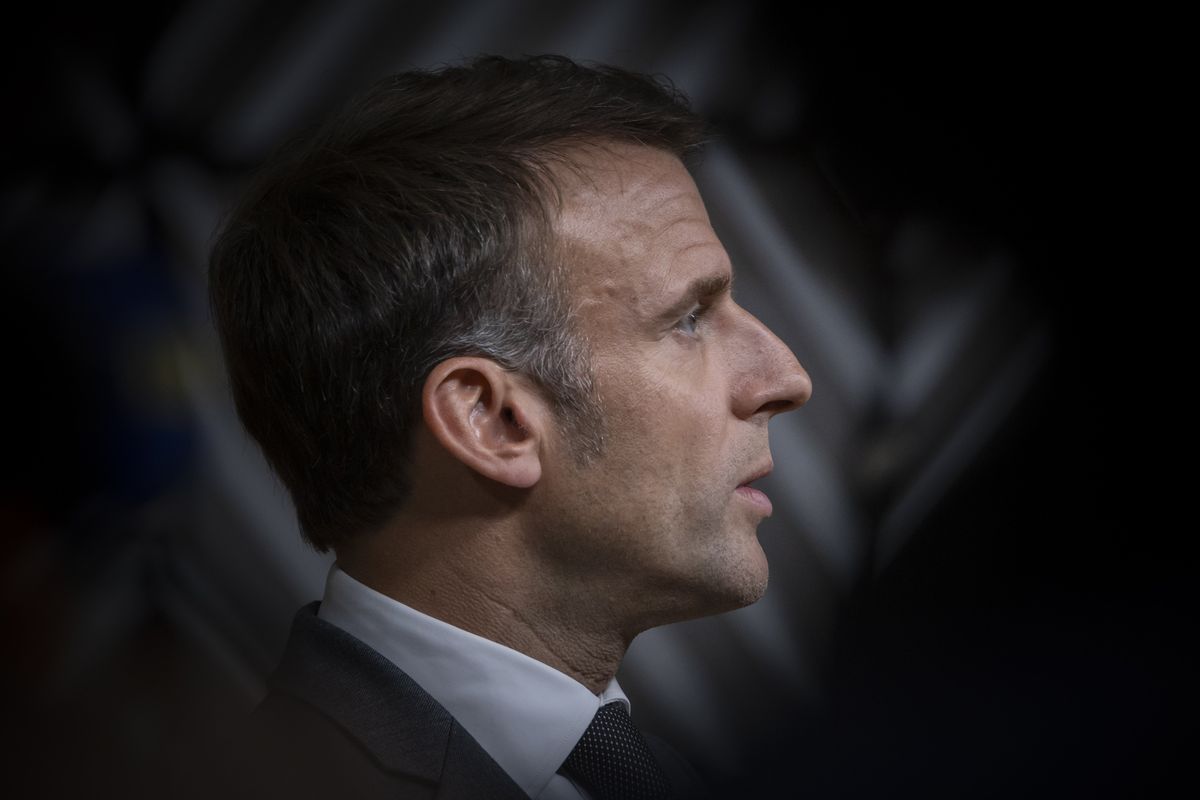 Il «democratico» Macron prova a ignorare il voto