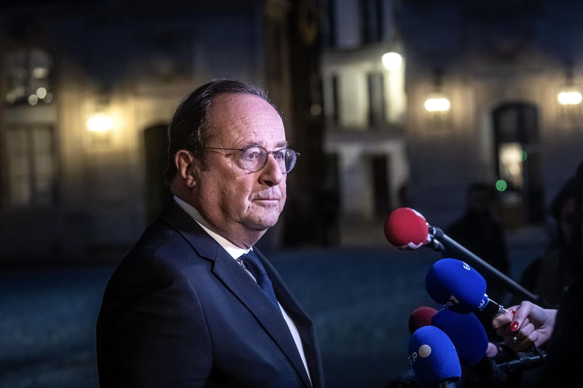 Hollande prova a sfruttare lo stallo sventolando la bandiera del fine vita