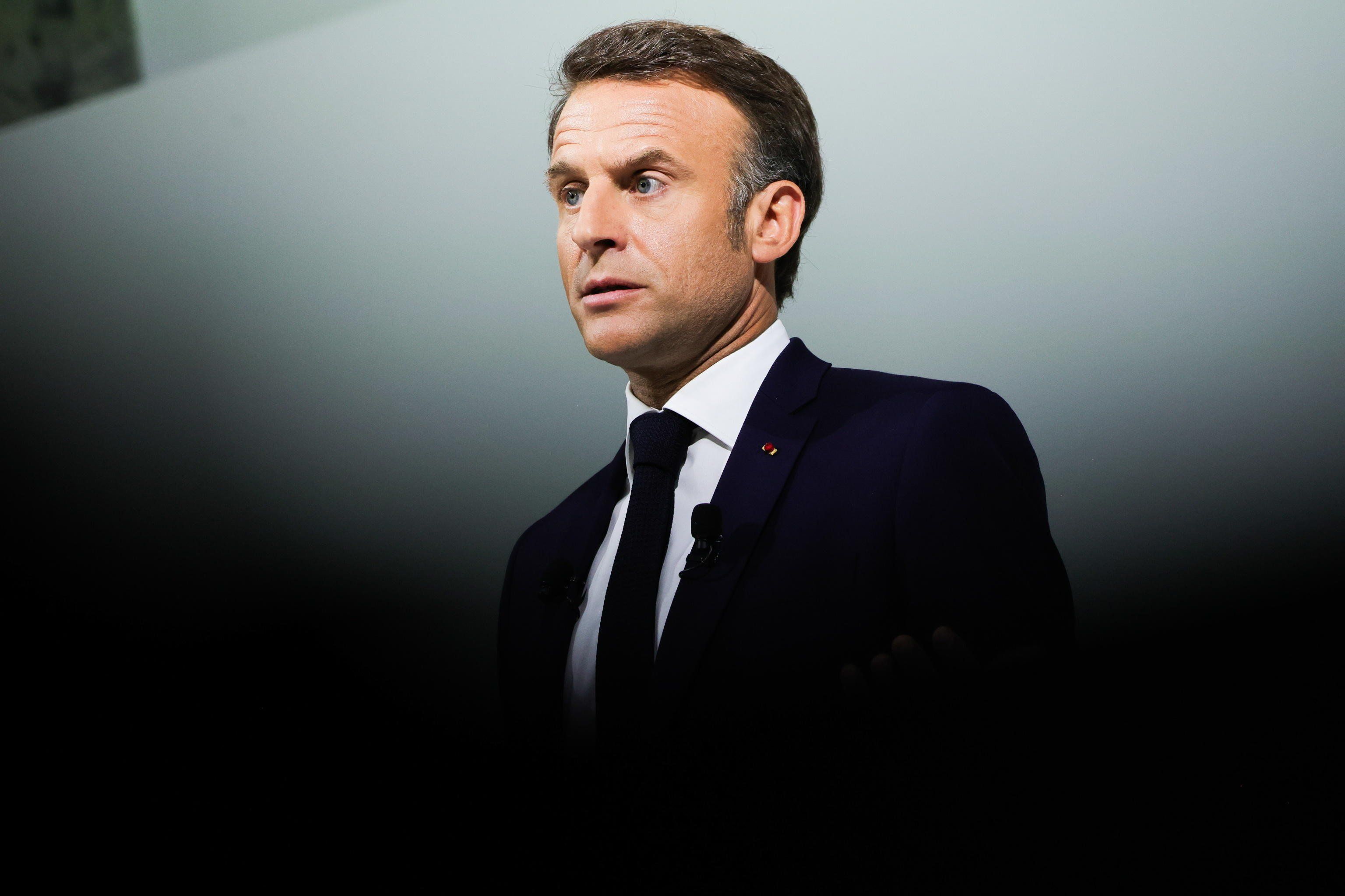 Macron disperato sparge terrorismo: «Se non vinco io sarà guerra civile»