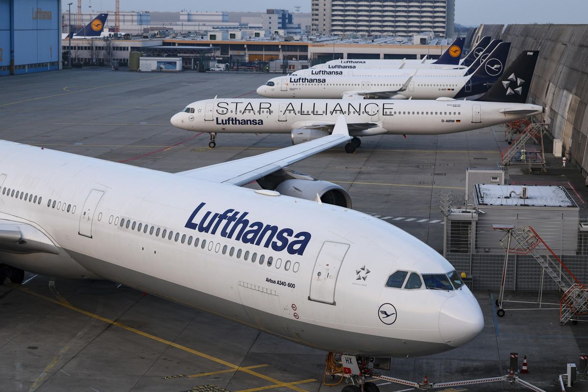 Stangata green dell’Europa sui voli: fino a 72 euro in più a biglietto