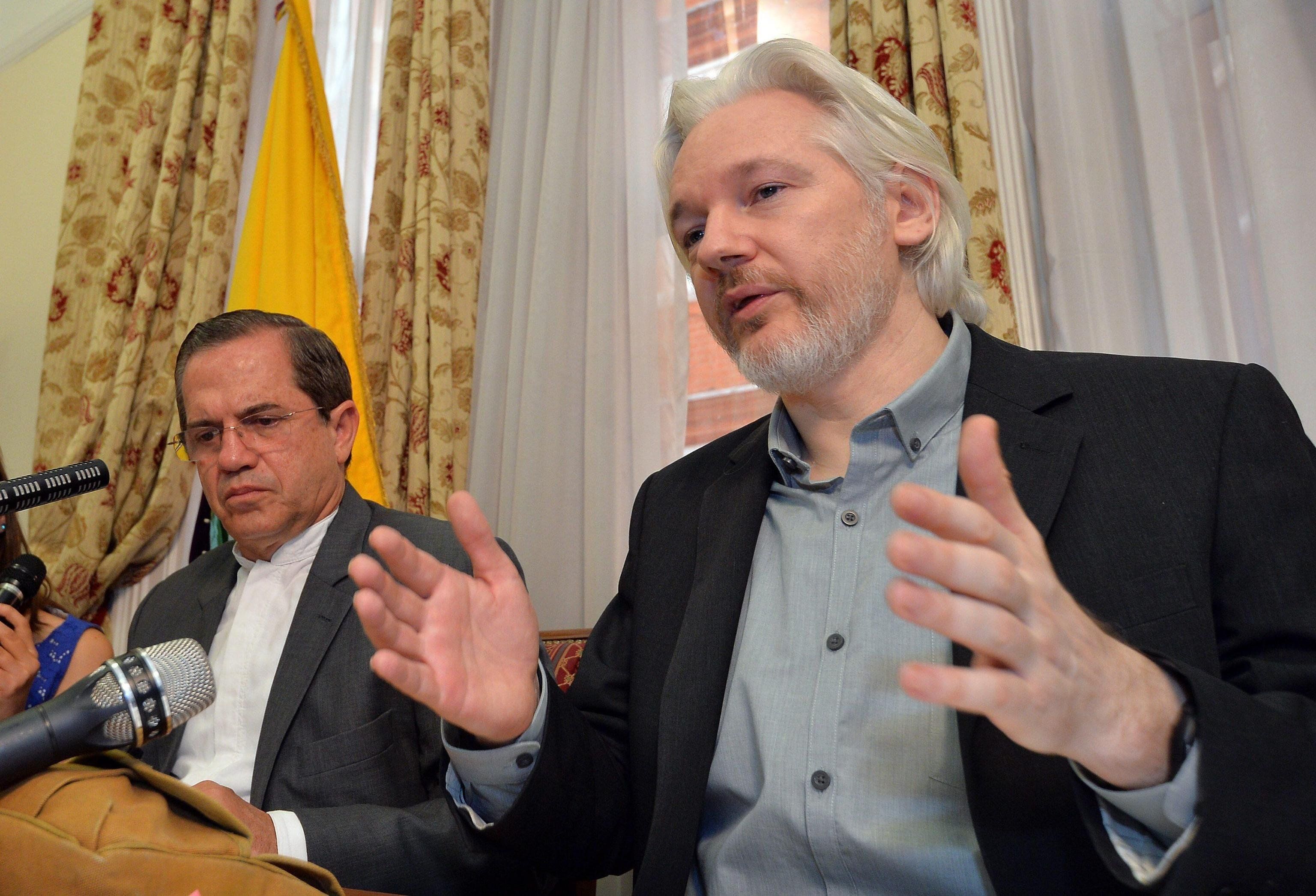 Finisce l’odissea di Assange. Per essere scarcerato si è dichiarato «colpevole»