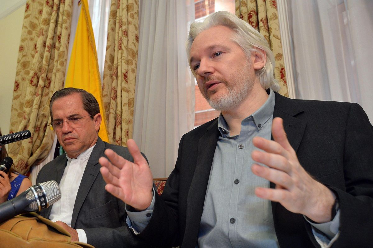Finisce l’odissea di Assange. Per essere scarcerato si è dichiarato «colpevole»