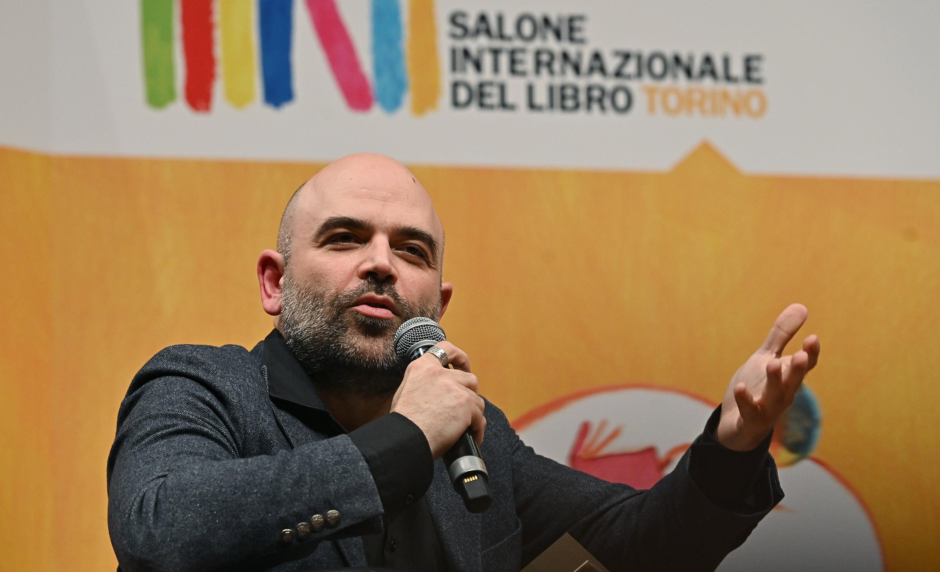 L’affronto alla cultura lo fa chi si scusa con Saviano e sodali