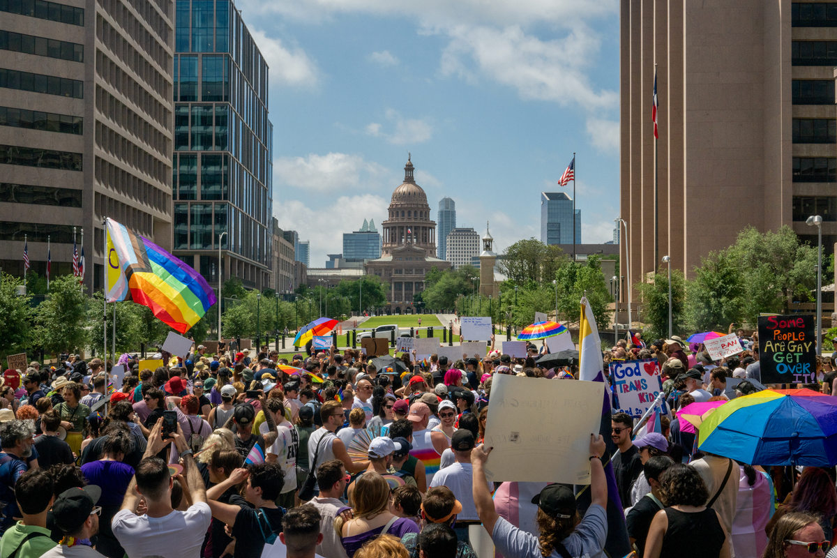 Il manuale woke per gli uffici negli Usa. Vietato dire «zio», «figlio» e «moglie»