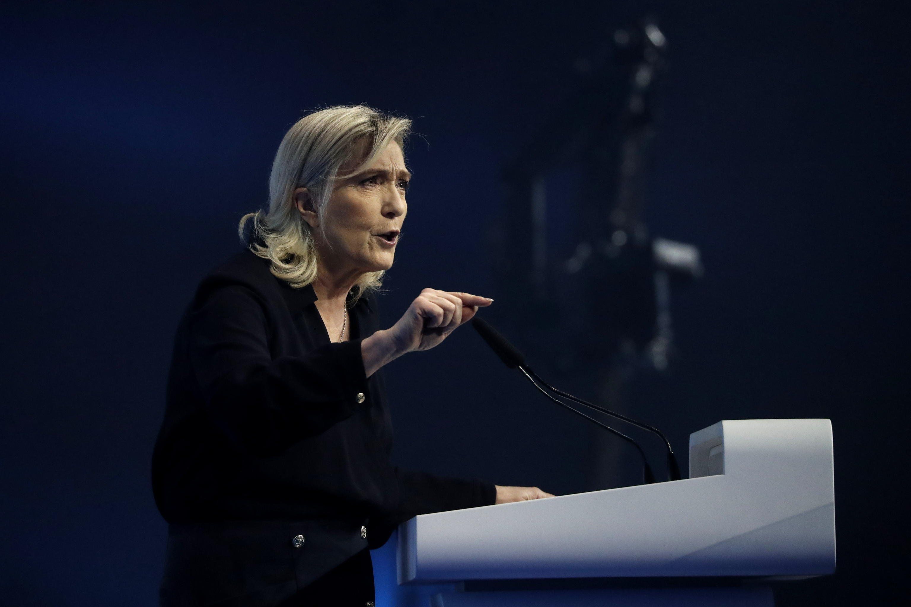 I «buoni» europeisti hanno acceso il rogo: la destra è cattiva e non può governare