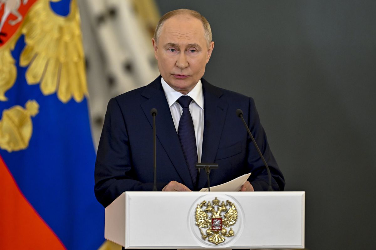 Orbán fa bene a incontrare Putin. Lo zar non è isolato. Noi, invece, sì