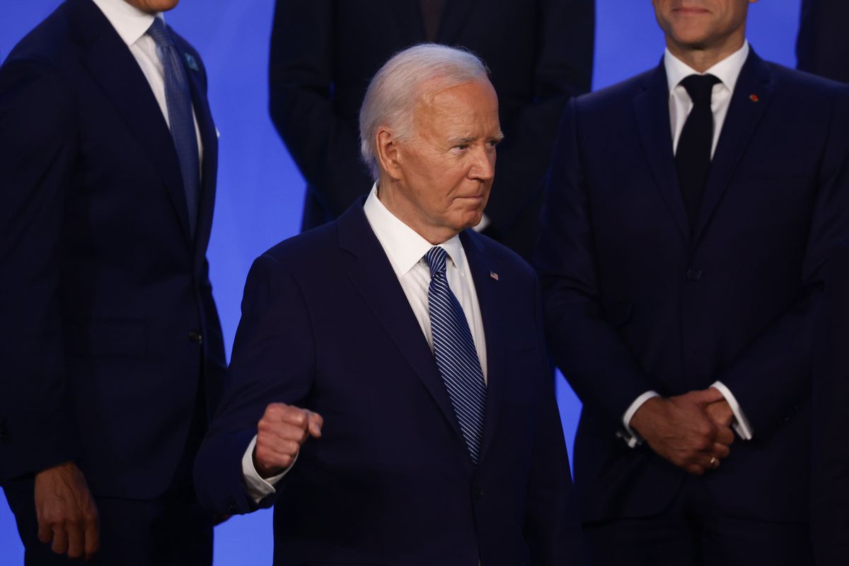 Gli Usa ridotti a reality: Clooney molla Biden