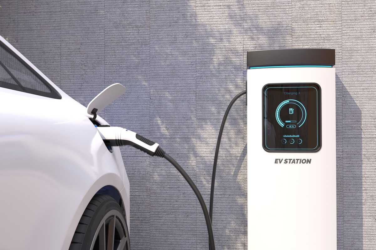 L’auto elettrica non si vende: case costrette al noleggio