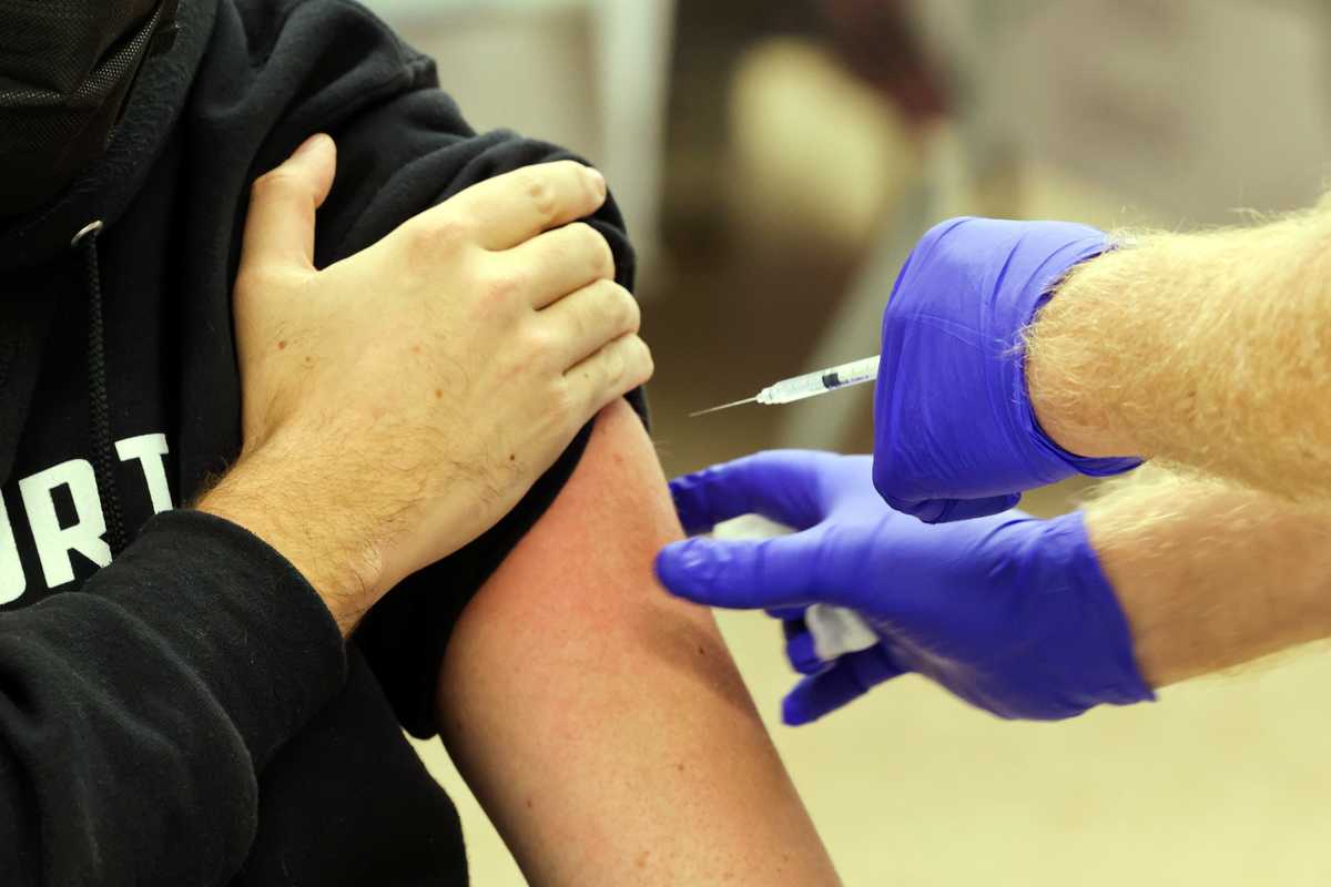 Adesso gli scienziati lo ammettono: «Vaccini sicuri? Gli studi sono pochi»