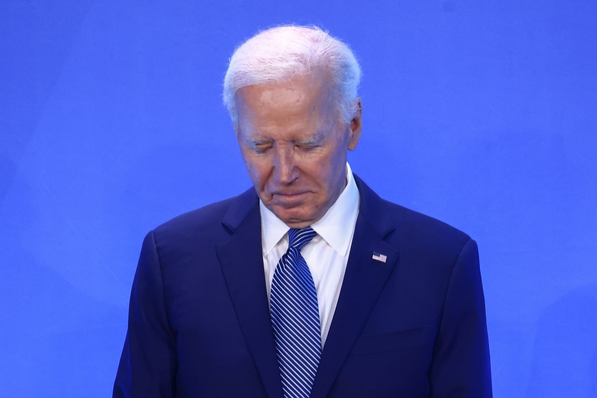 Biden non molla ma ha ancora le traveggole