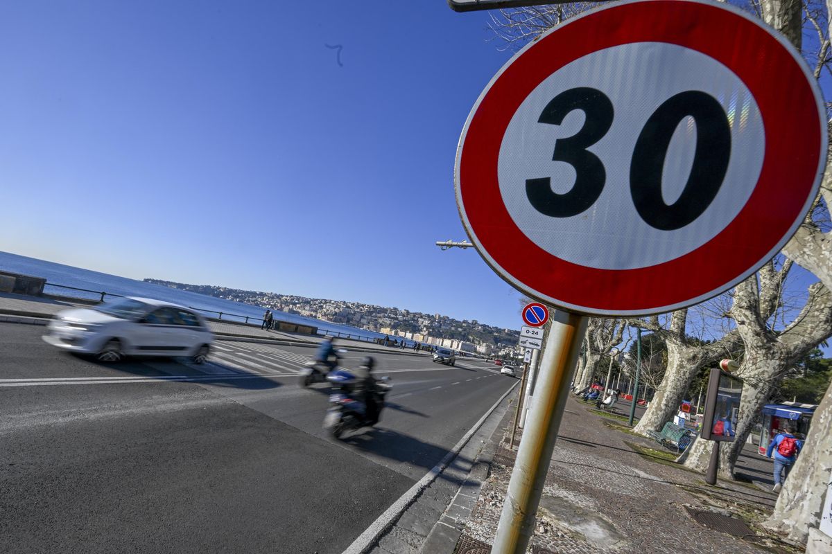 Le città a 30 all’ora sono un’arma in più per pianificare il controllo sociale