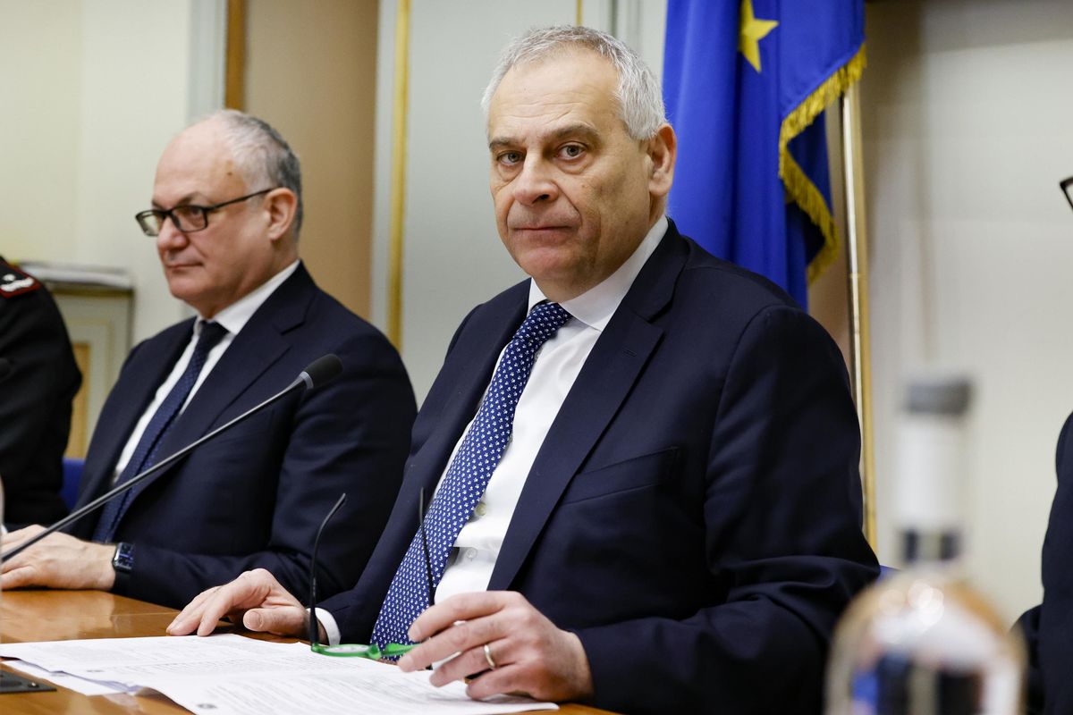 Dietro gli attacchi del «sindaco hot» c’è una sfida al prefetto di Roma