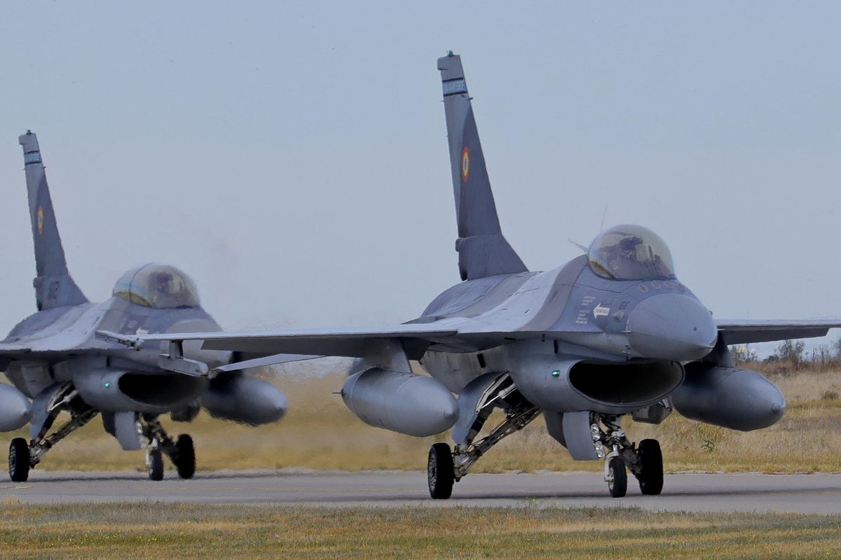 Gli F-16 all’Ucraina con il contagocce: «Per la Nato aspetteremo 75 anni?»