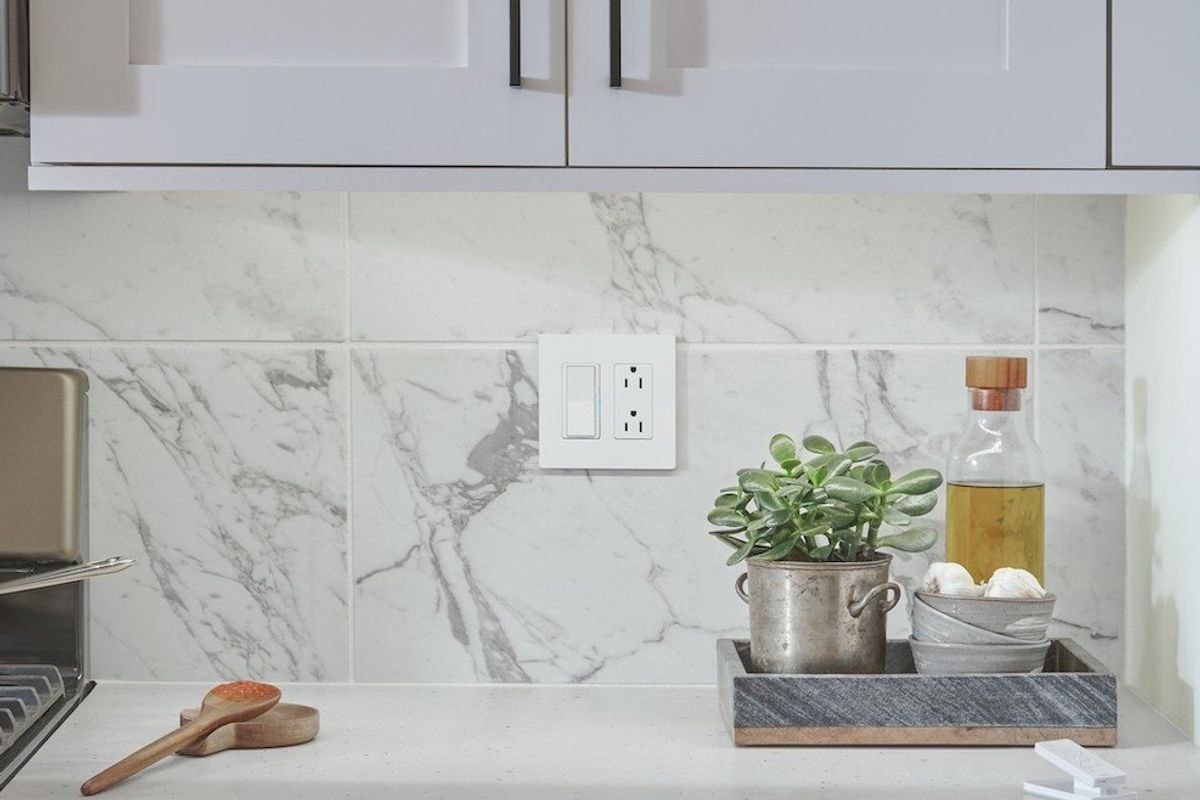 a photo of Lutron diva smart dimmer elv+ kitchen undercabinet lights in a kitchen.