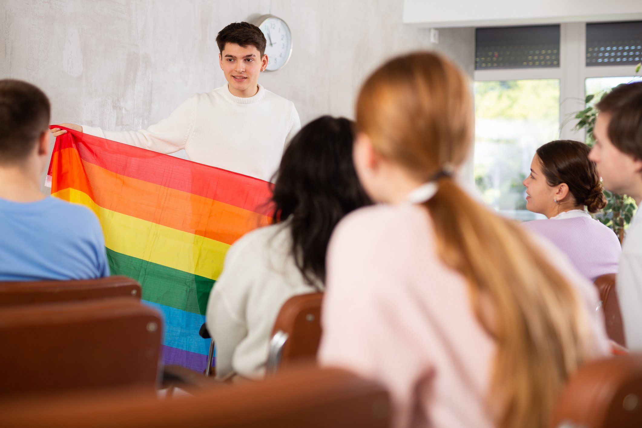 California hippie? No, trans. Il cambio di sesso a scuola tenuto all’oscuro dei genitori