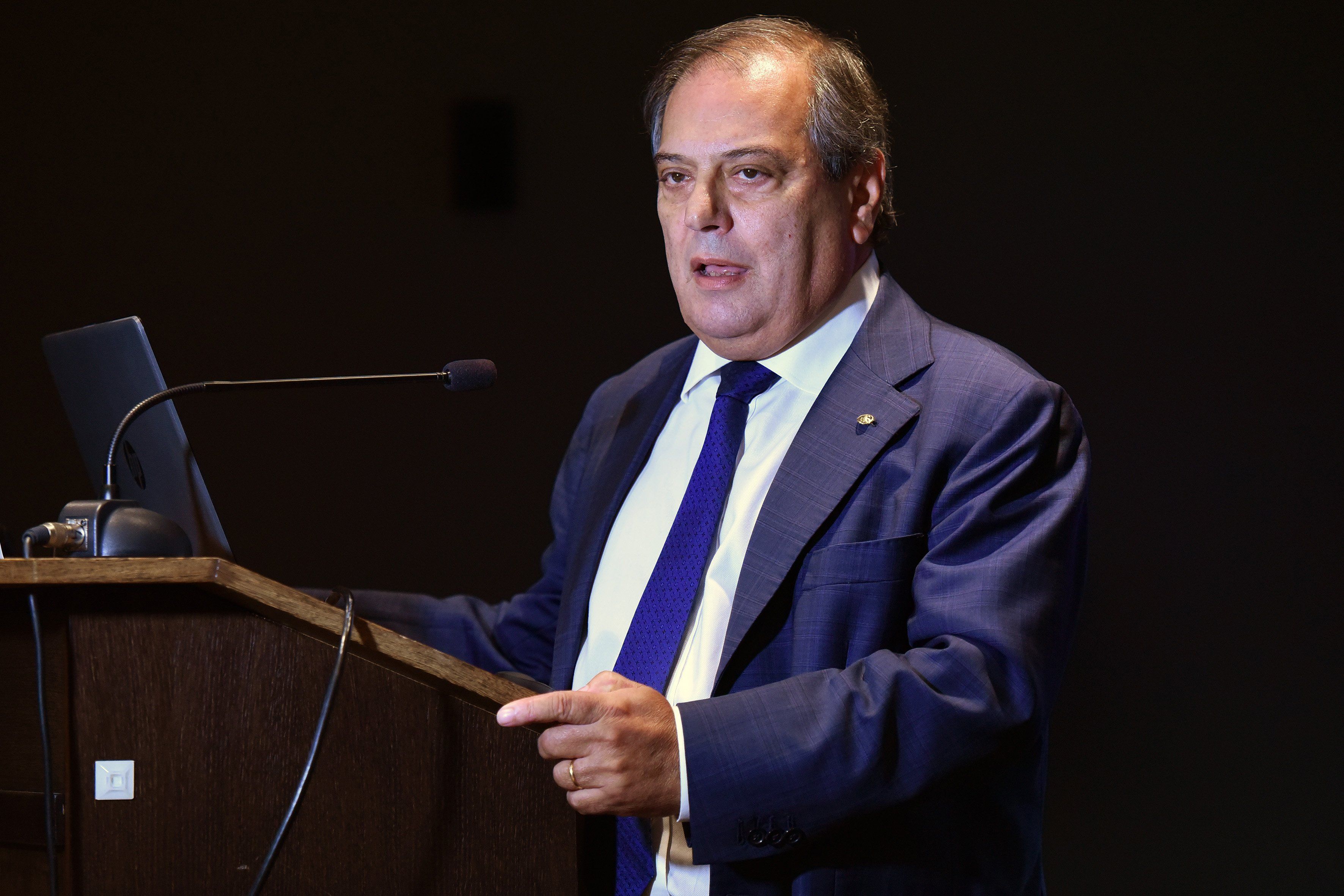 Anelli faccia tosta: «Trasparenza sui sieri»