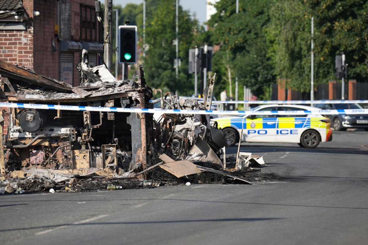 L’Inghilterra elegge islamici radicali e si sveglia con mezza Leeds bruciata