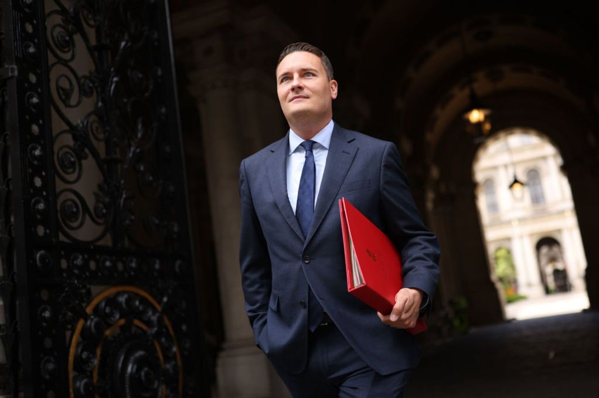 I laburisti silurano gli attivisti Lgbt: «Quante bugie su farmaci e suicidi»