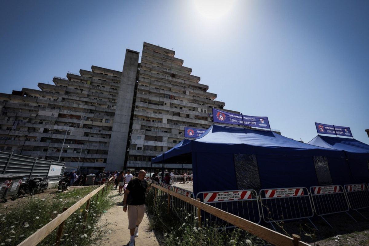 Il crollo di Scampia parte da lontano. Quando l’ideologia partorì il mostro