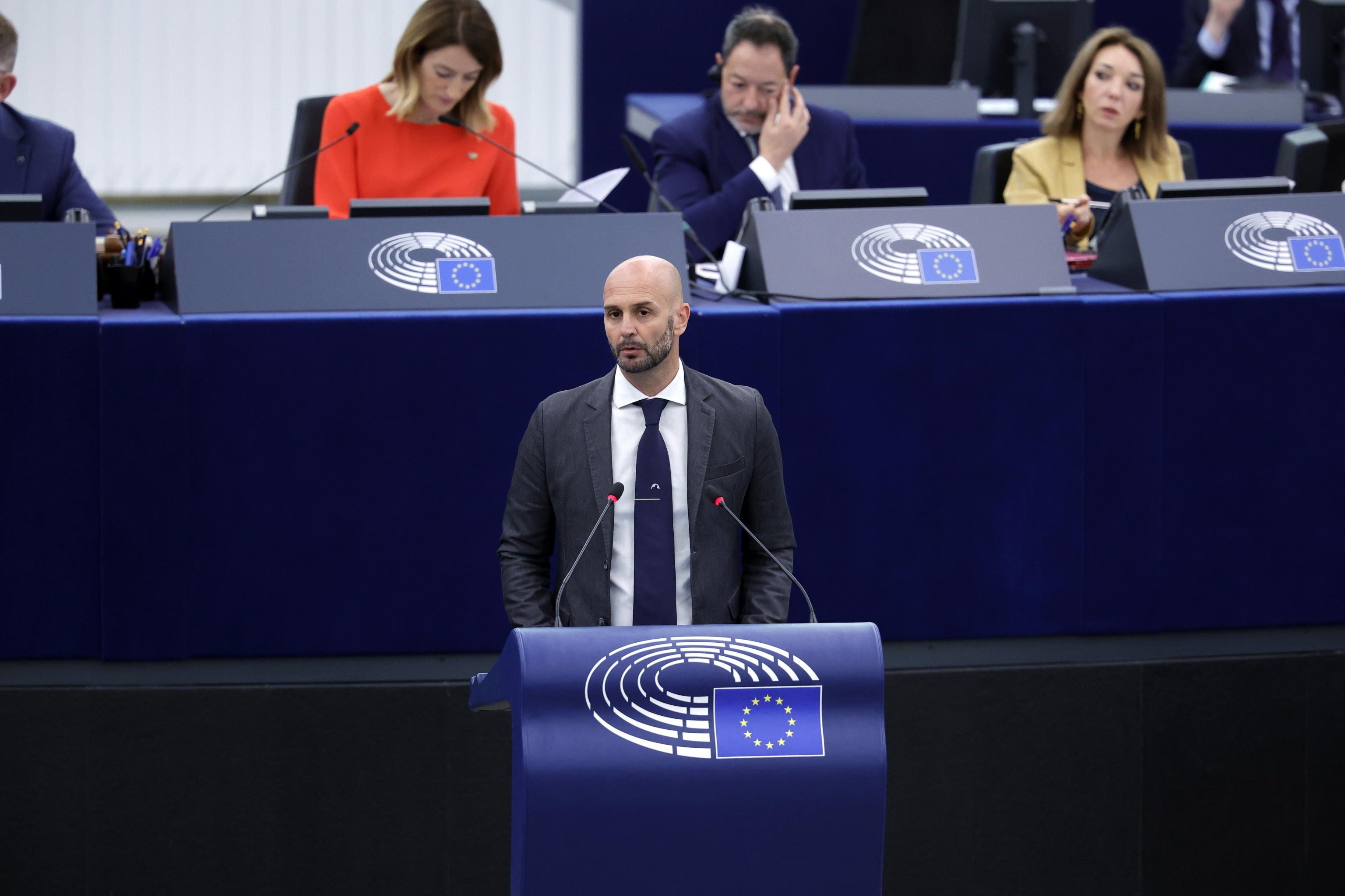 Poltrona pericolosa: Decaro all’Ambiente Ue