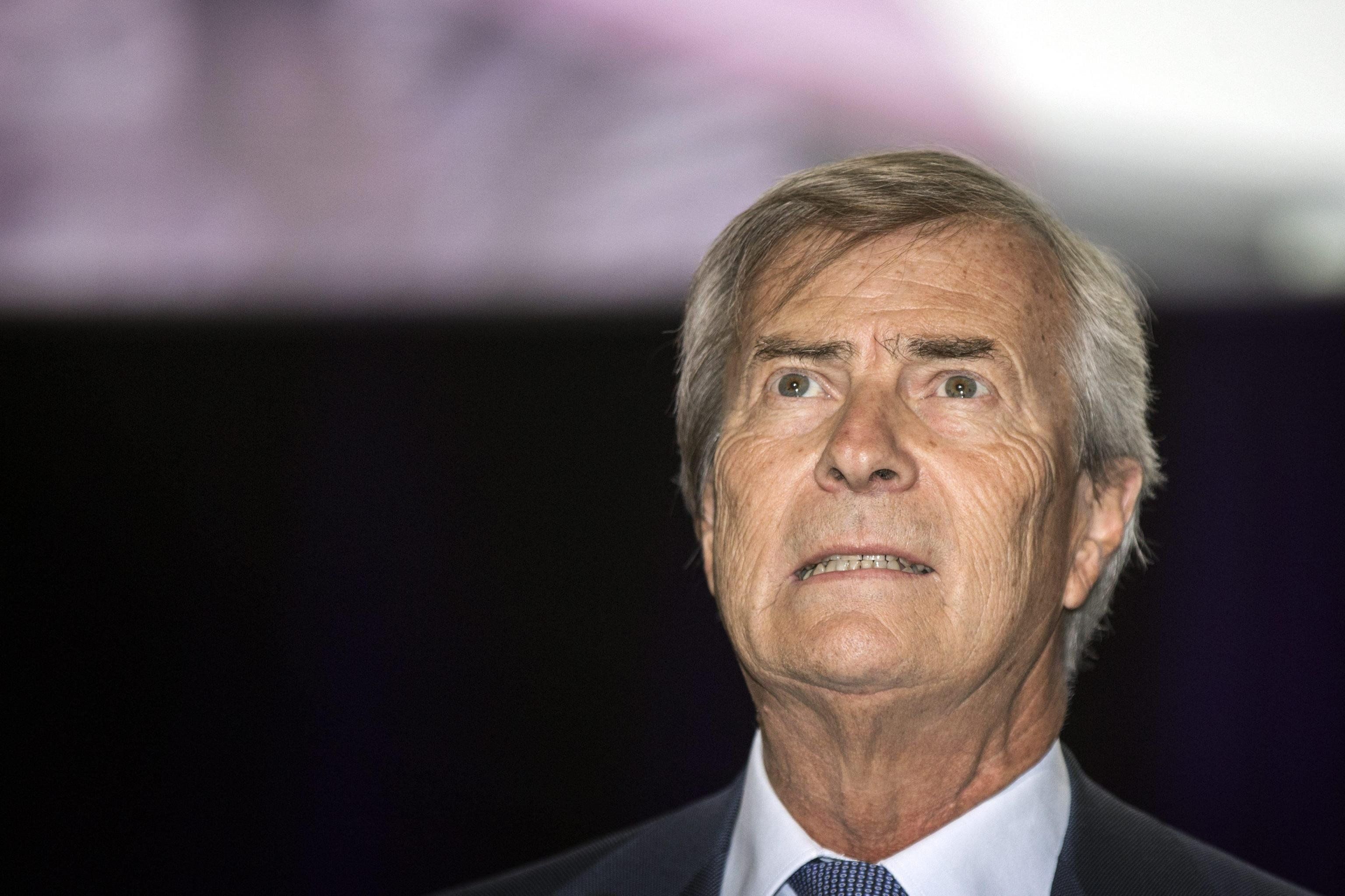 I superdemocratici Macron e Tusk spengono i canali che danno fastidio