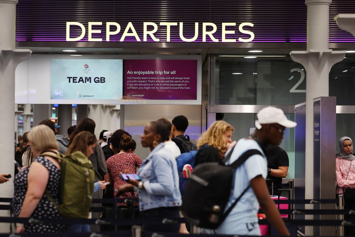 Sabotaggio alle ferrovie francesi. Un milione di persone resta a piedi