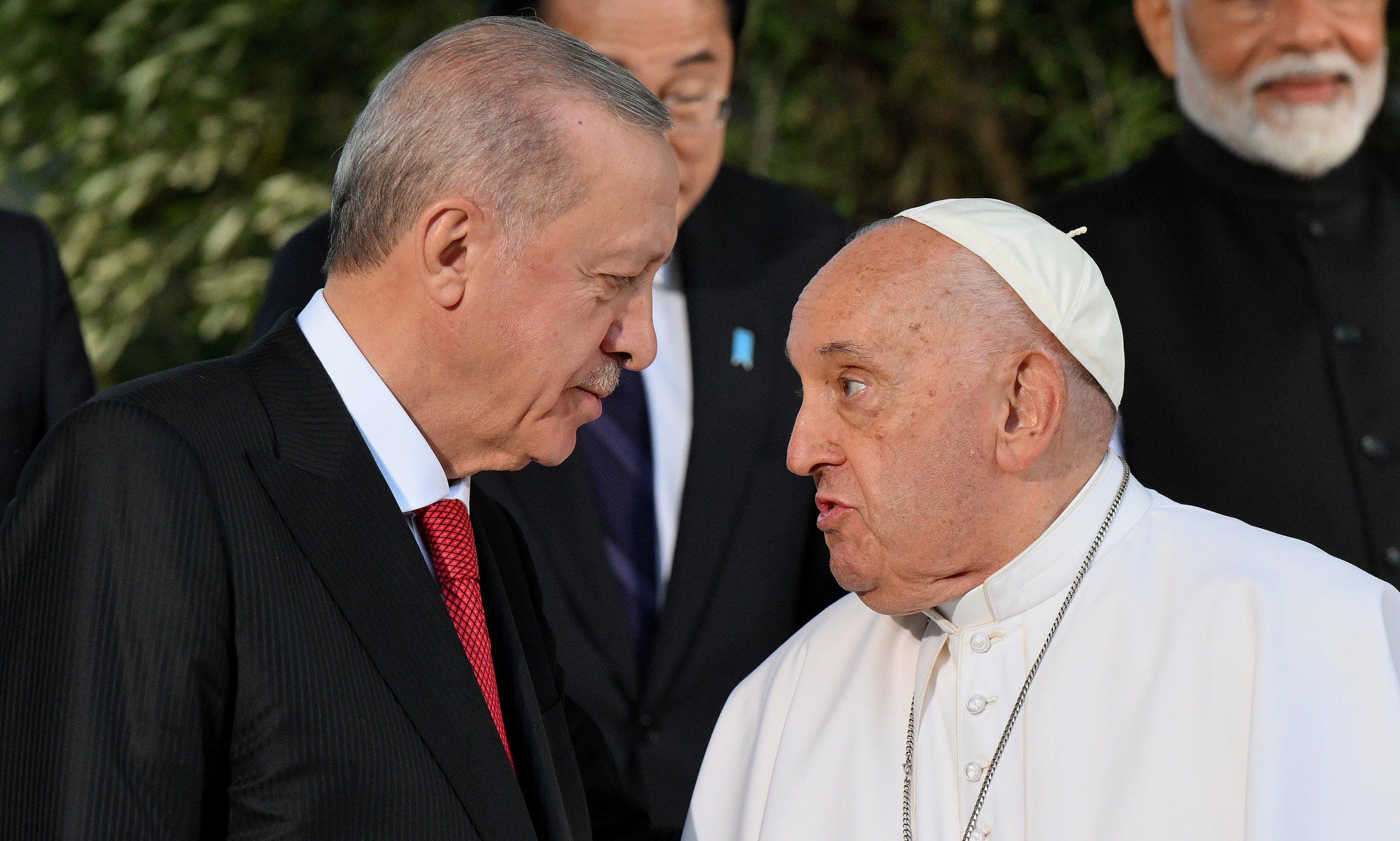 Erdogan scuote il Papa sull’Ultima Cena gay