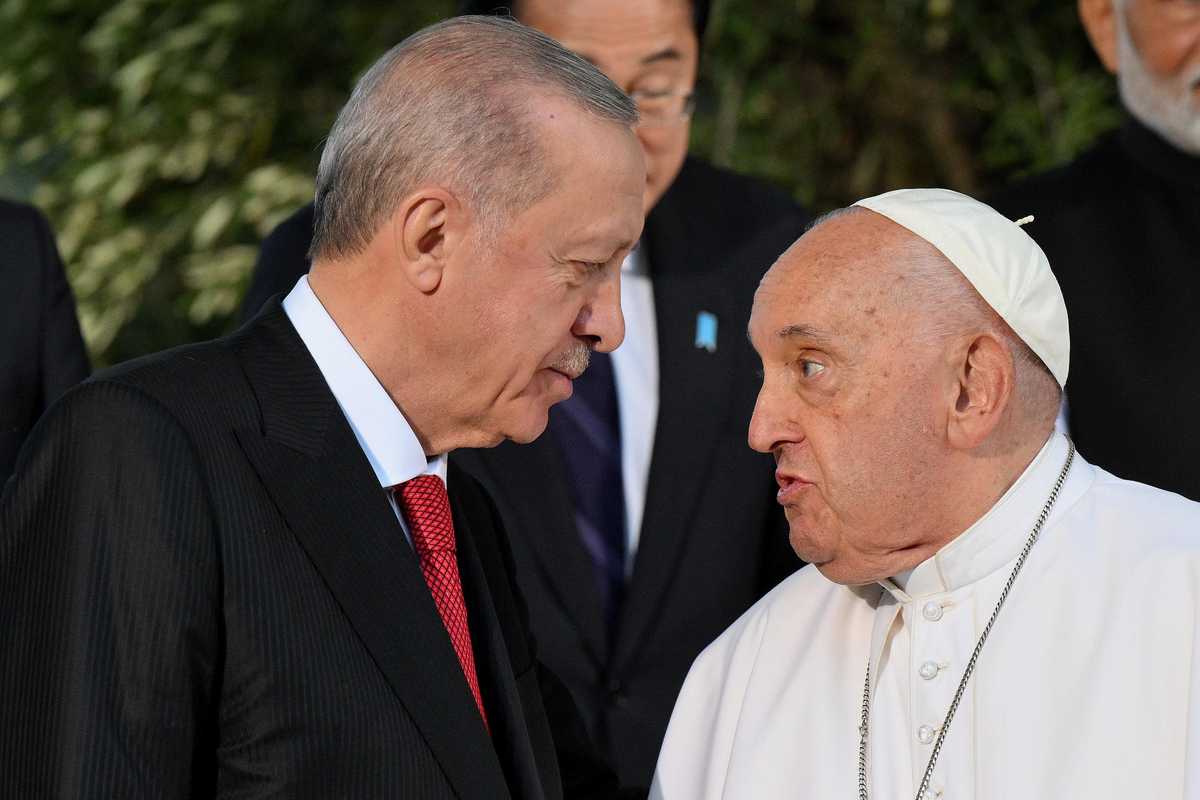 Erdogan scuote il Papa sull’Ultima Cena gay