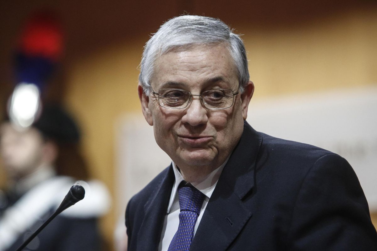 Tutte le ombre su Pignatone mollato da politici e cronisti