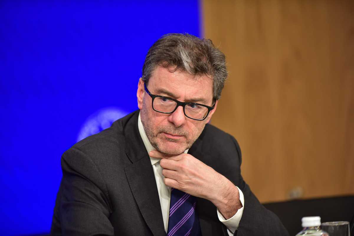 Ritorna la giostra degli extraprofitti. Il Tesoro e Chigi hanno idee opposte