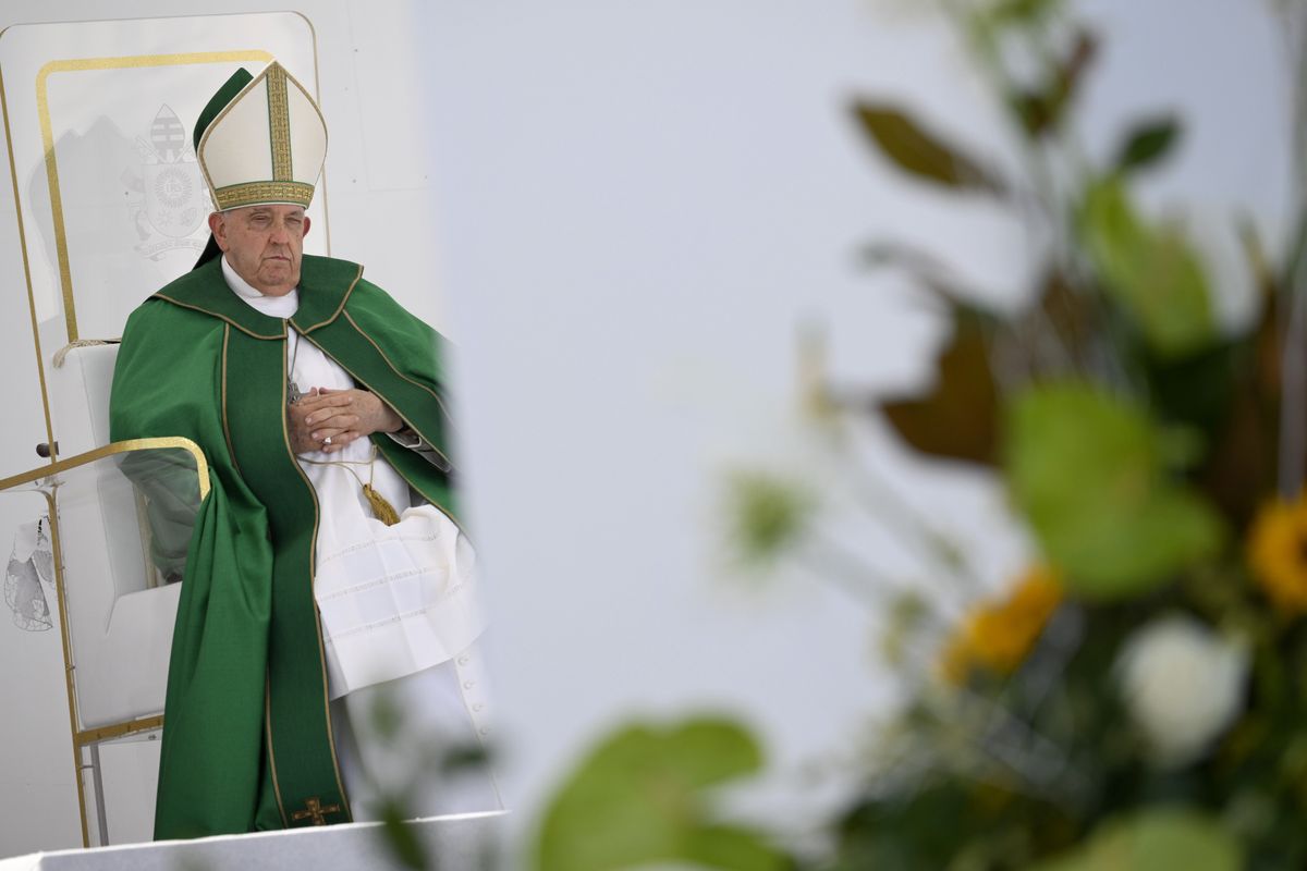 Papa muto sulle macroniadi trans