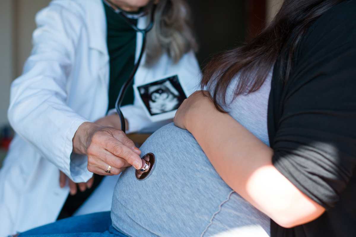 Per le ostetriche arriva un test pro trans