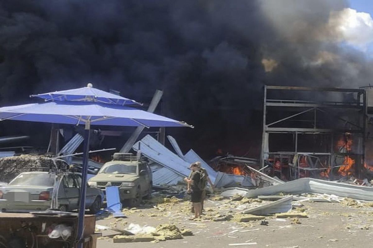 Kiev attacca ancora. Mosca reagisce su un supermercato