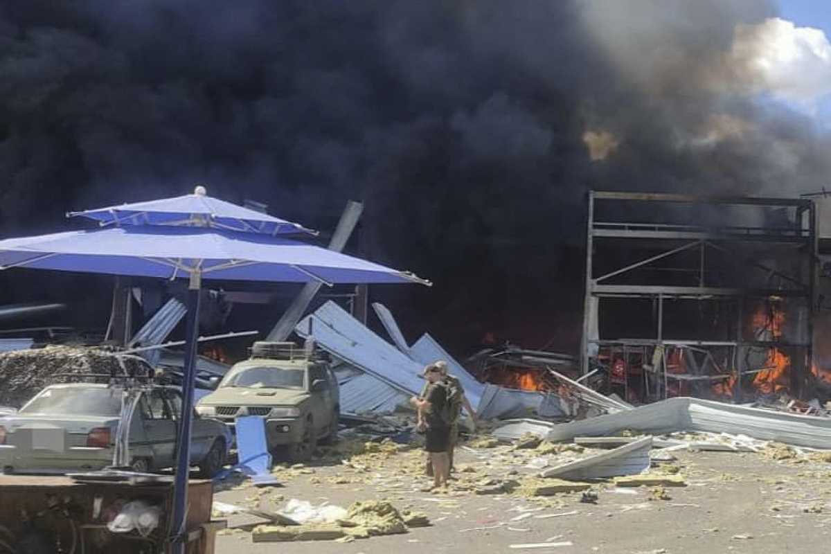Kiev attacca ancora. Mosca reagisce su un supermercato