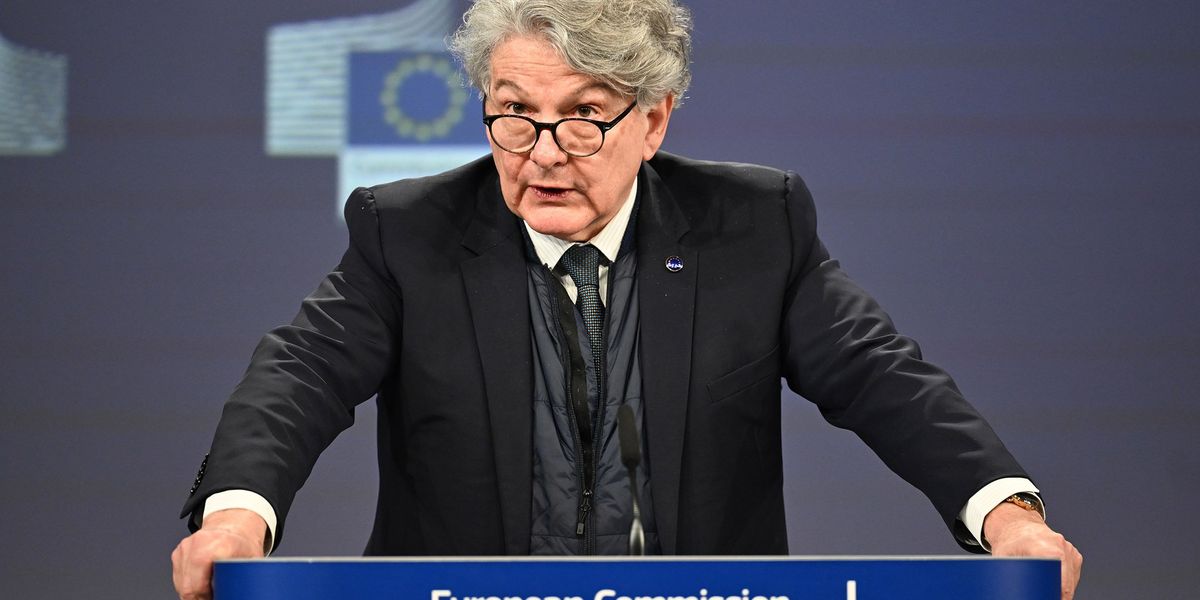 L’Ue dichiara guerra ai due tycoon e piglia subito sberle: «Si faccia i fatti suoi» L’Ue dichiara guerra ai due tycoon e piglia subito sberle: «Si faccia i fatti suoi»