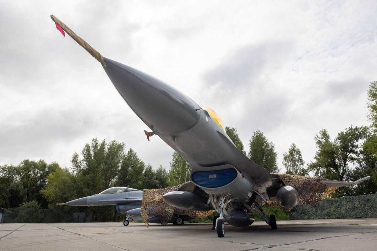 A Zelensky mancano i piloti di F-16. Adesso li cerca tra quelli in pensione