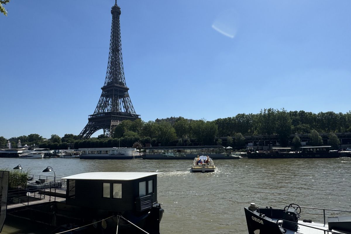 Le Macroniadi finiscono nella cacca