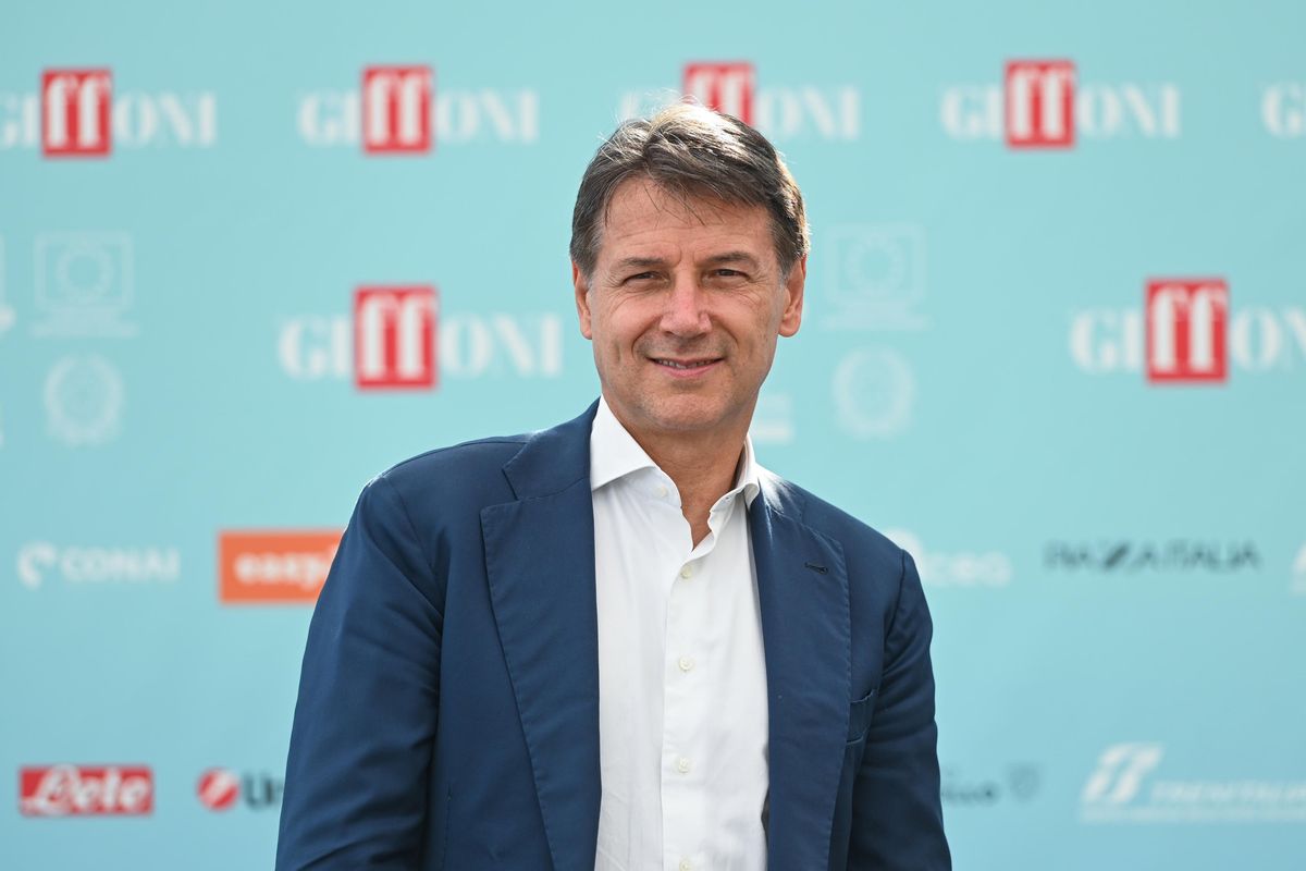 I grillini storici all’attacco di Conte. E un senatore M5s sbarca in Forza Italia