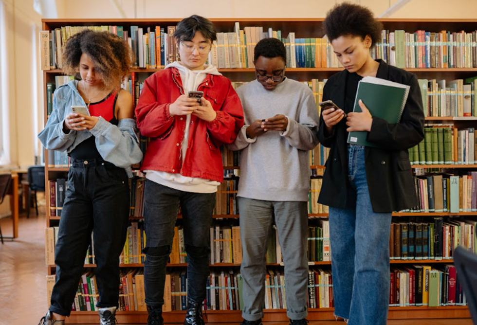 When should kids get a smartphone? Backed my science, concerned parents now have the answer.