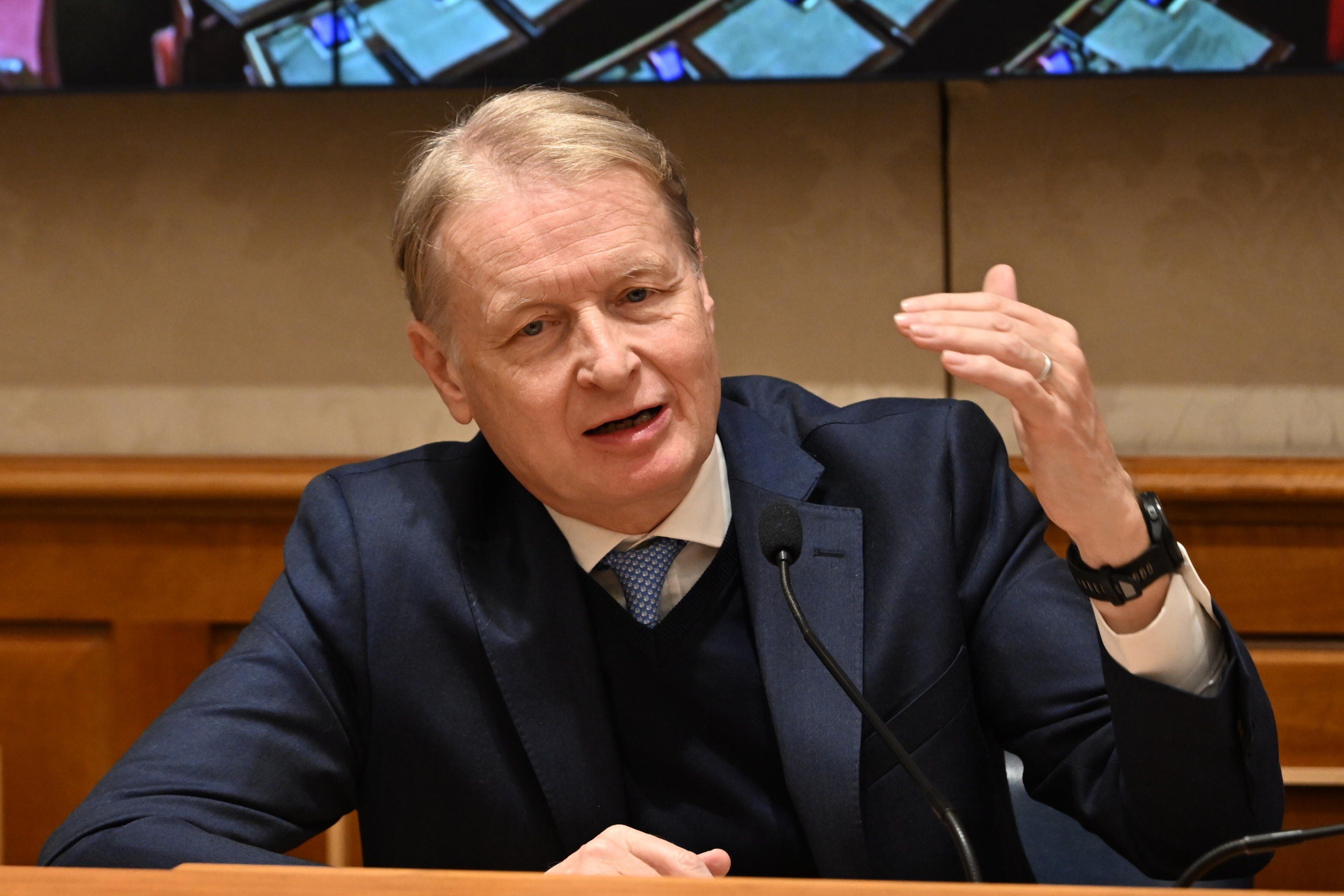 «Indagheremo anche sui danni dei vaccini»