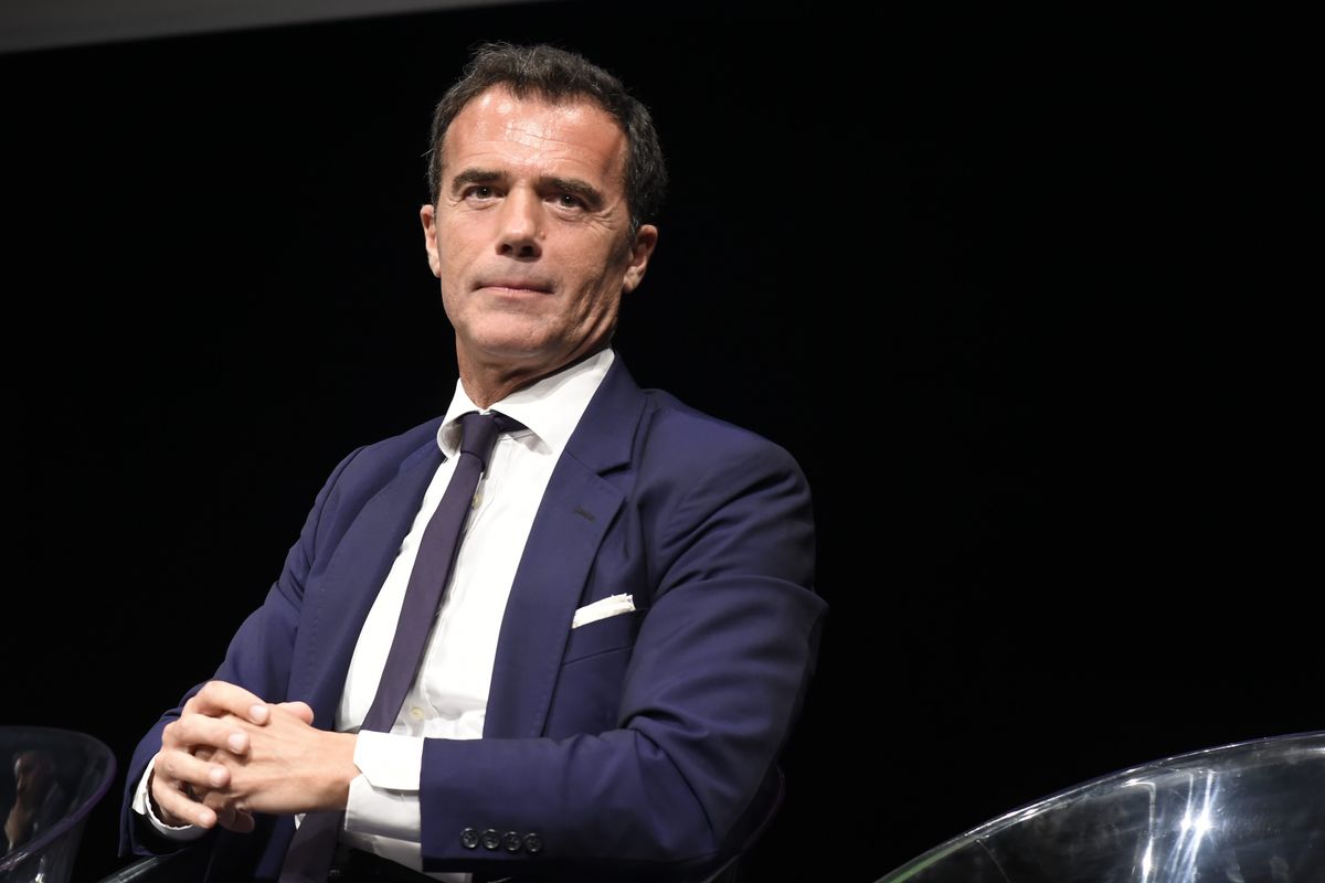 Il macroniano vuol bloccare il social di Musk