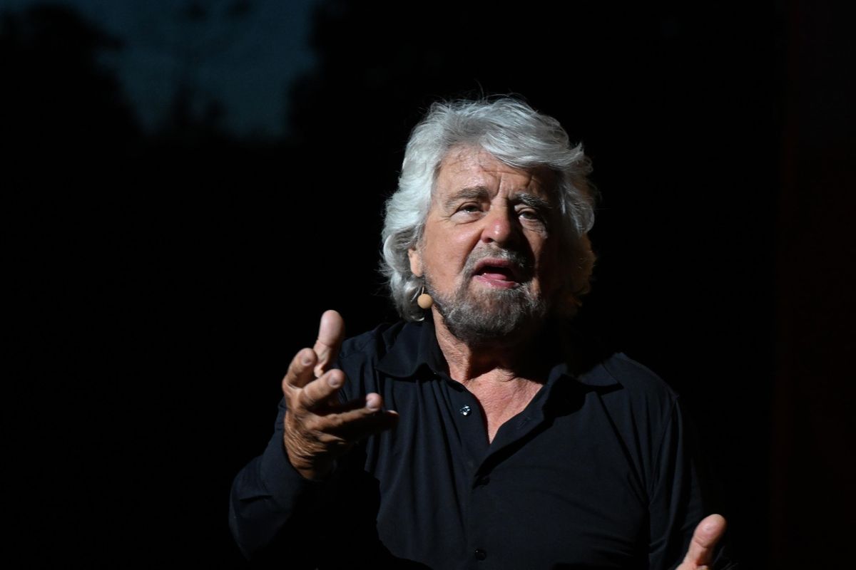 Grillo non vale uno: volano scintille con Conte