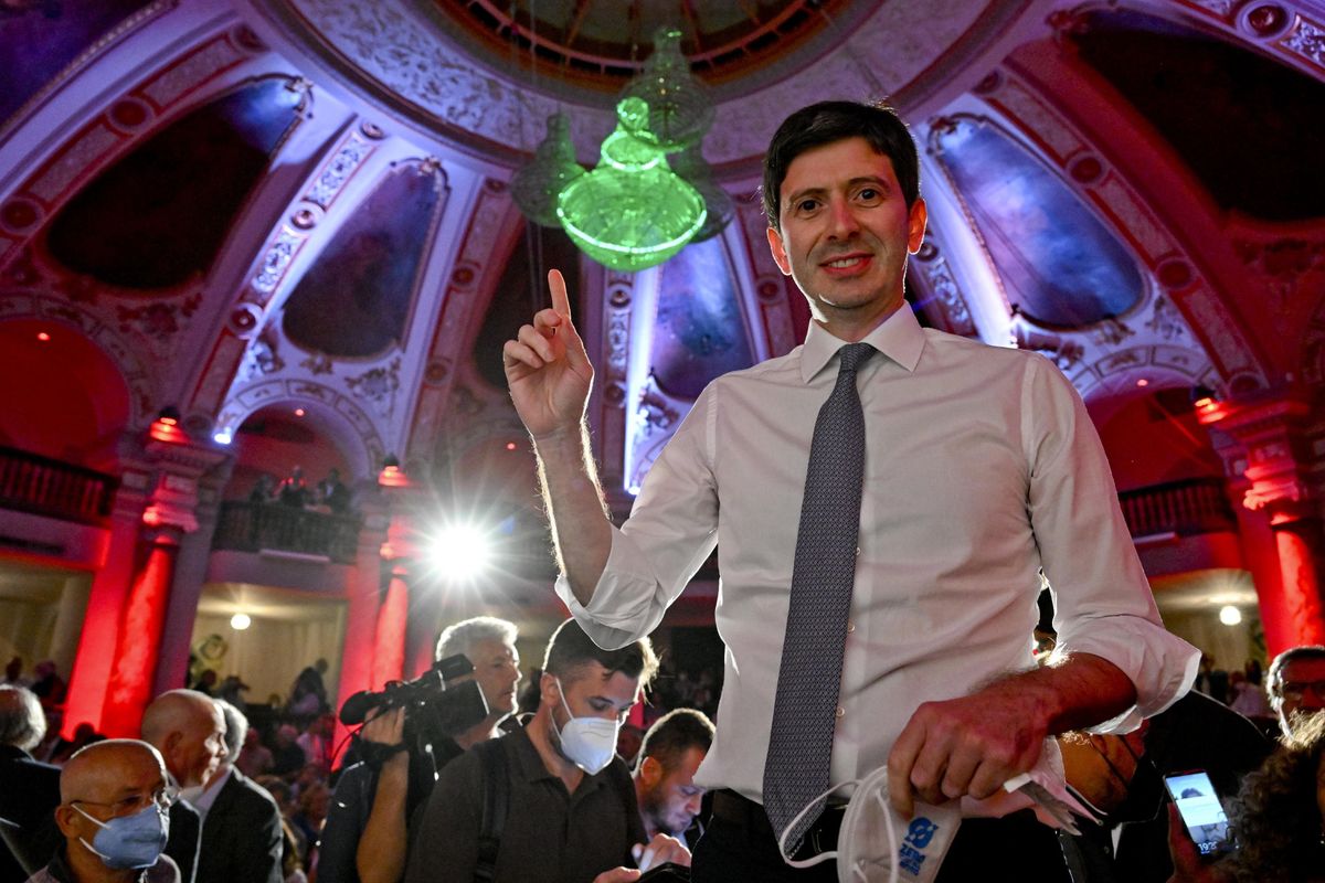 Speranza dà dei complottisti anche ai parenti delle vittime