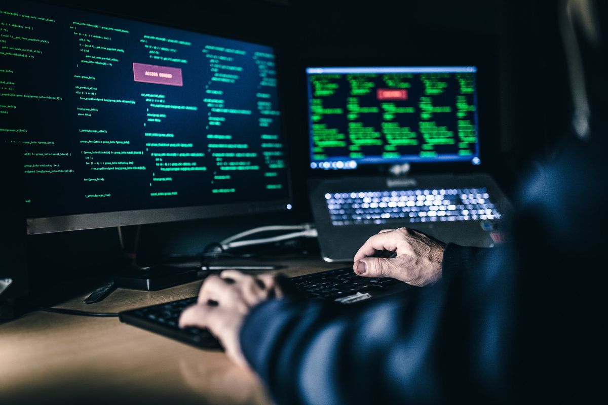 Parigi, hacker bloccano l’agenzia anti hacker